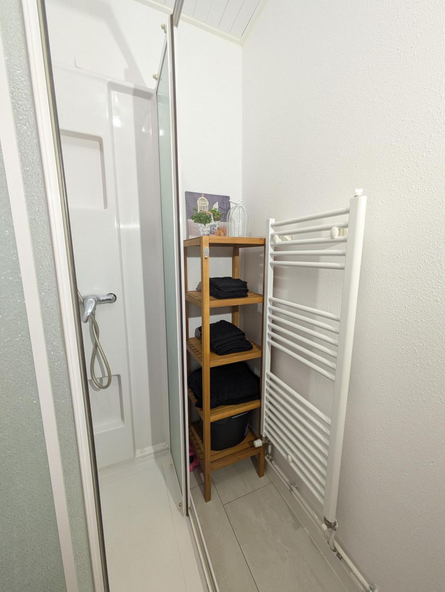 Sous La Tour Apartment Полини Екстериор снимка