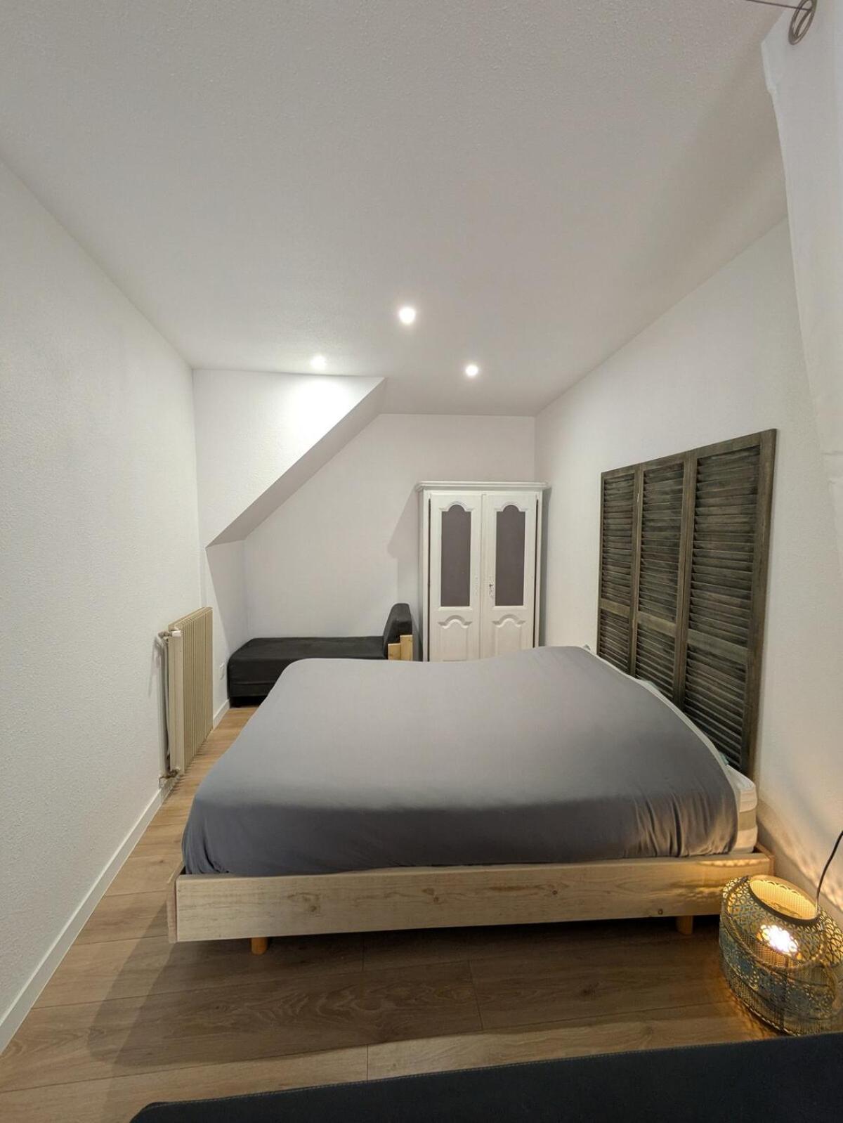 Sous La Tour Apartment Полини Екстериор снимка
