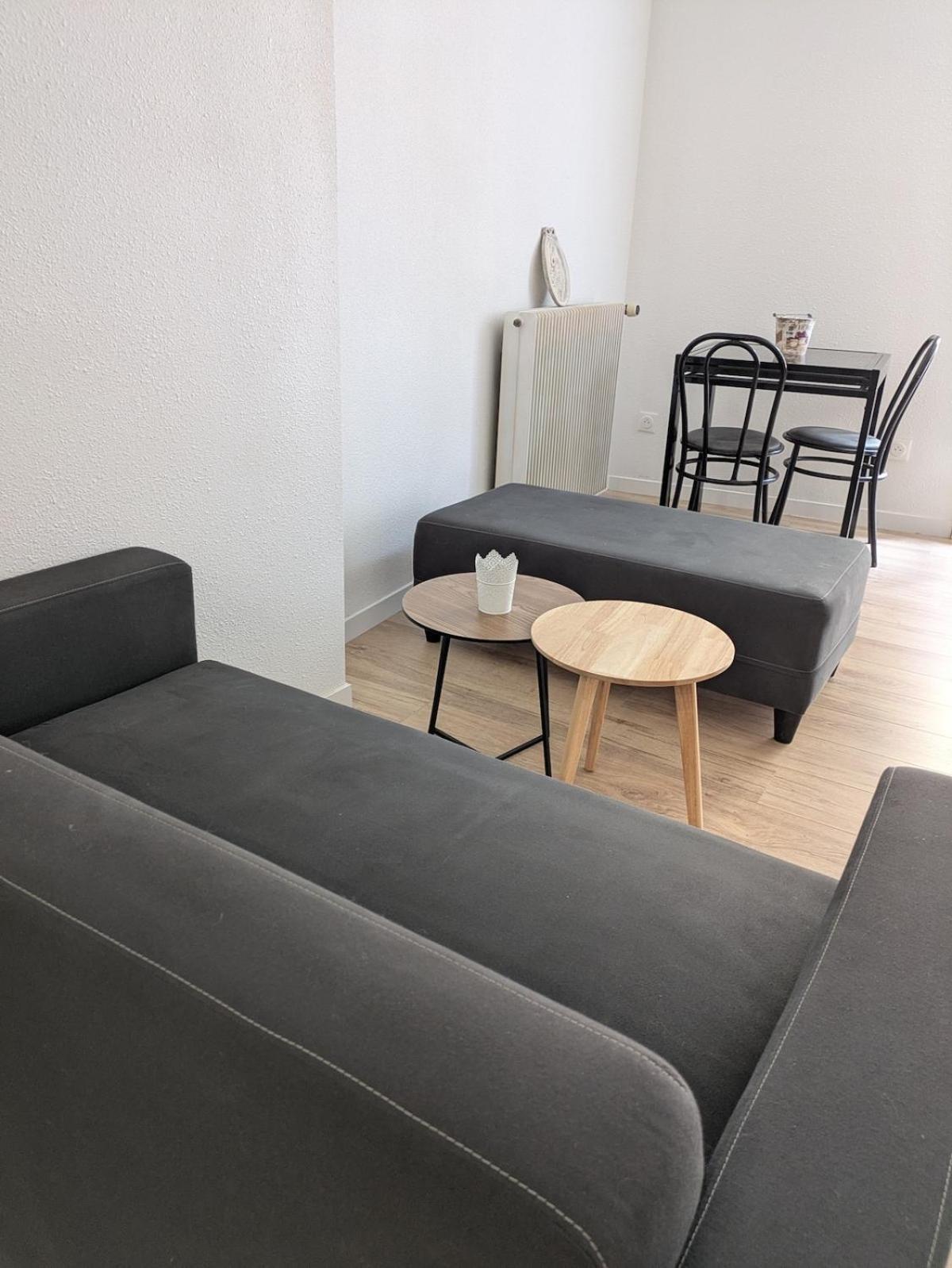 Sous La Tour Apartment Полини Екстериор снимка